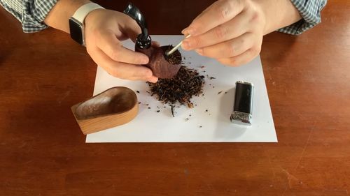 how to pack and light a tobacco pipe